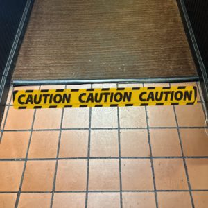 MOCKUP_AAG SE_Caution Floor Decal_40x4